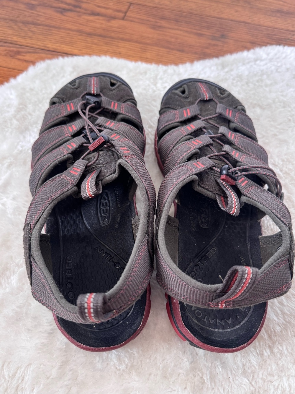 Keen Clearwater CNX  Water Outdoor Hiking Sandals Brown/Red Closed-Toe 9.5